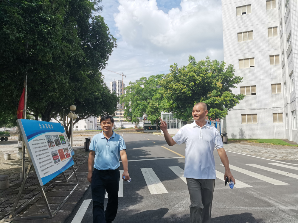 图2 蒋漓生校长介绍学校情况.jpg 图2 蒋漓生校长介绍学校情况.jpg