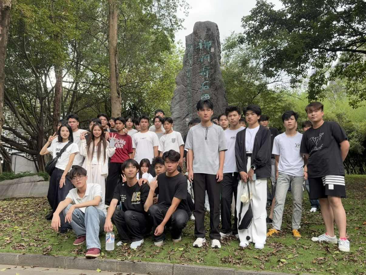 班级合影.jpg